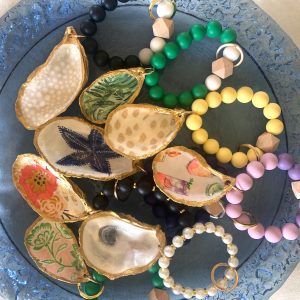 Blue Willow Oyster Shell Keychain: Coastal Beaded Wristlet