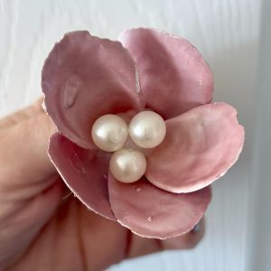 Oyster Shell Pink Magnolia Wine Stopper: Coastal Barware Gift