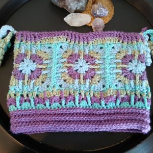 Crochet Granny Square hat (purple)
