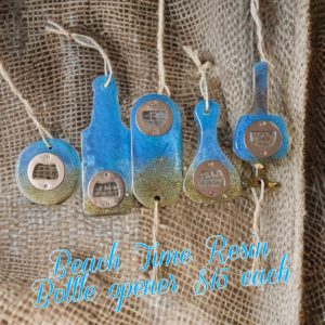 Beach resin wine stopper and bottle opener set