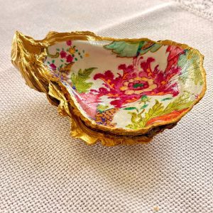 Floral Print Oyster Ring Dish: Handcrafted Coastal Decor